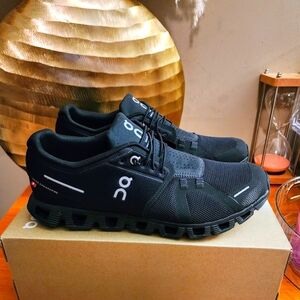 TRENDING ON CLOUD sneakers all black Men size 9.5